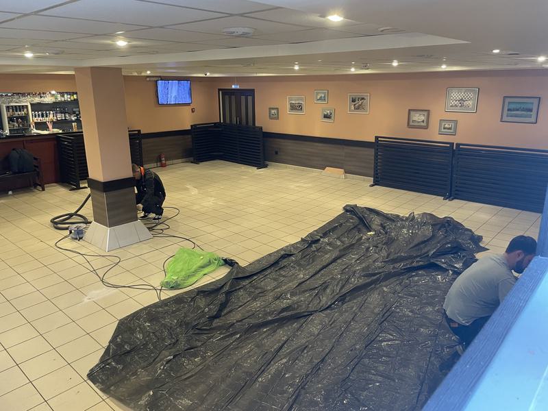 ремонт пола пиццерии