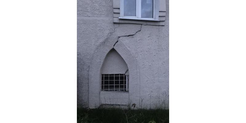 Просевшие эркеры, пристройки и консоли